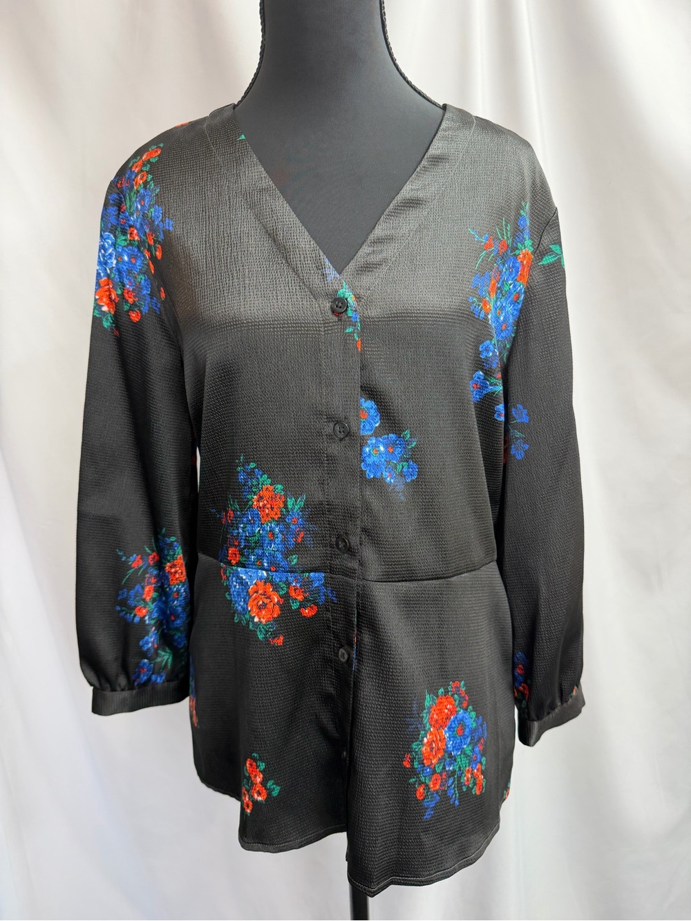 C. Wonder Black Floral Button-Front Blouse with Blue and Red orange Accents NWT